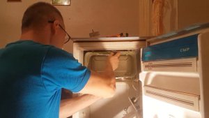 Холодильник Саратов не включается.