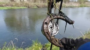 Магнитная рыбалка у моста, который соединяет старинные села. Показываю интересные речные находки