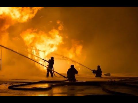 Крупный пожар произошел на территории завода в Туле