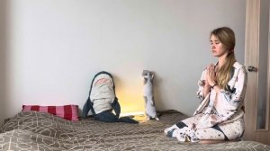 Йога утром для начинающих. Йога в кровати ?