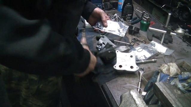 Škoda Yeti 2012г TFI турбо замена прокладок теплообменника смотреть онлайн