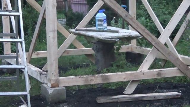 VLOG:  Дачный. Строительство беседки на дачном участке. Нам строят беседку. смотреть онлайн