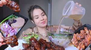 МУКБАНГ азия фо-бо и крылышки Куда дела кошку? Отрицаю свои проблемы PhoBo chicken fingers mukbang