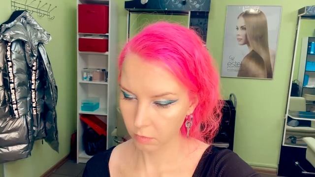 БЛЕСТКИ ДЛЯ НОГТЕЙ В ГЛАЗА! + МОИ НОВОСТИ/ Треш-обзор салона красоты в Москве смотреть онлайн