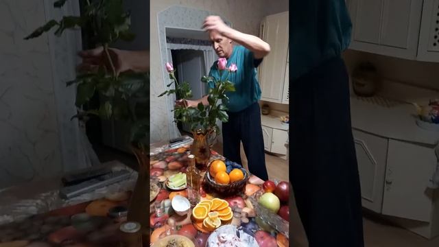 Розовые розы- 11 месяцев со дня знакомства с Санычем смотреть онлайн