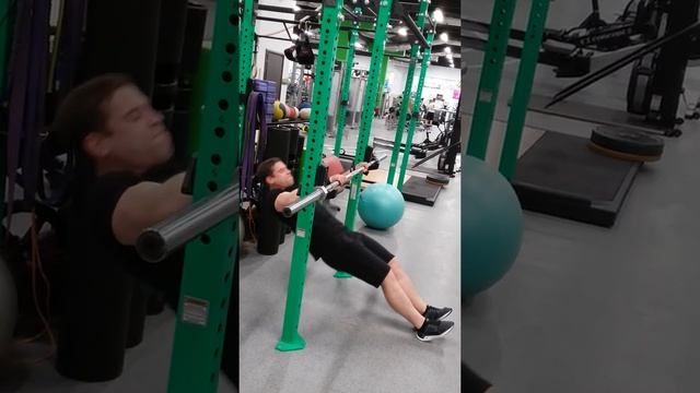 Подтягивания на низкой перекладине. смотреть онлайн