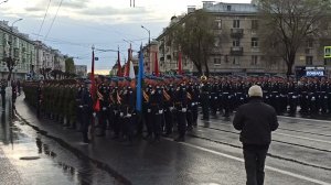 Курсанты десантного училища исполняют композицию "Встанем"