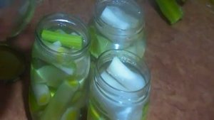 Лук порей маринованный
