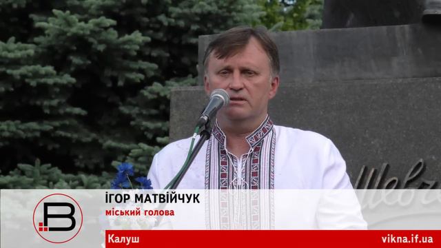 Калуських випускників урочисто провели у доросле життя з оркестром смотреть онлайн