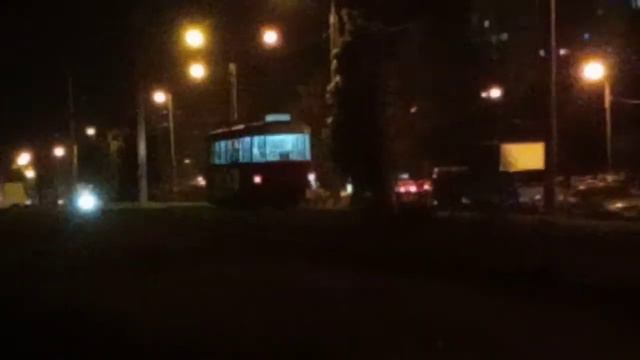 "пролетел" Харьковский трамвай Татра 3070 8 го маршрута Салтовское шоссе смотреть онлайн