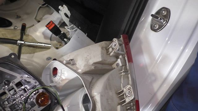 Back lamp replacement - Skoda Octavia MK3 смотреть онлайн