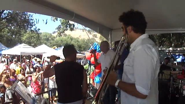 Festival De La Isla 2011.Orquesta La Fuerza Gigante!! смотреть онлайн