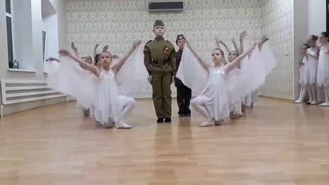 танец журавли. ко дню победы
