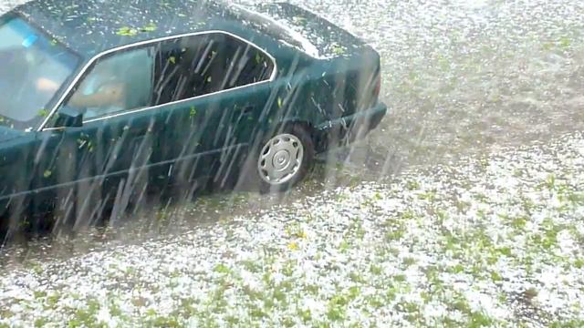 сильный град в РИГЕ район тейка ропажу 18 мая 2013г Поздравляю с приходом зимы!!! ! смотреть онлайн