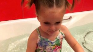 🌟 Беби Бон купаемся с куклой и уточками в ванной.