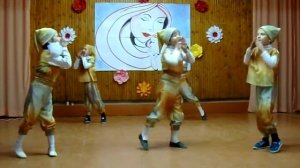 Танец "Губки бантиком..." в исполнении младшей танцевальной группы Раздольненского СДК.