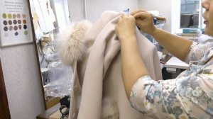 Пришиваю к жилету рукава на молнии.