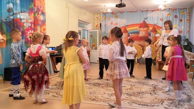Старшая группа. Танец "Ягодка-Малинка"