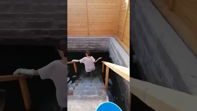 Дивеево . Купания в святом источнике . смотреть онлайн