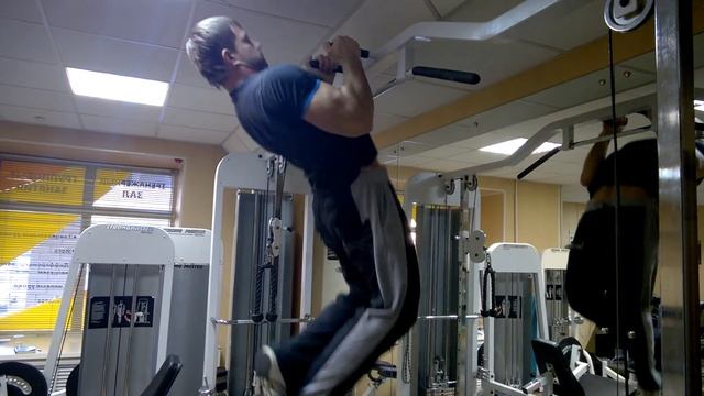 подтягивания узким хватом к солнечному сплетению смотреть онлайн