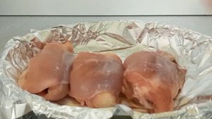 Куриные бедрышки запечённые в духовке в сметанно чесночном соусе/Chicken thighs baked in the oven!