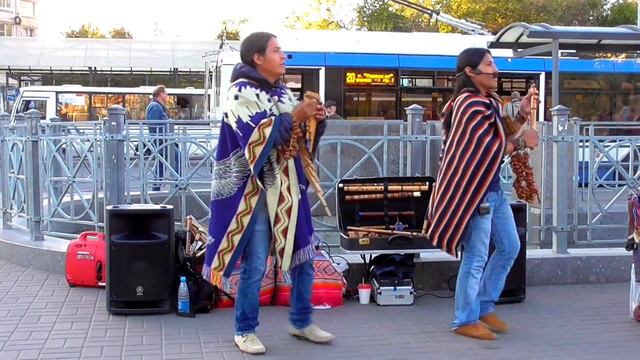 Зажигательная танцевальная Camuendo tio! Индейцы Inty Pakarina & Alpa Ecuador Spirit. смотреть онлайн