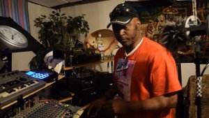Roland 303 Groovebox House Mix with Bongos Part 2
