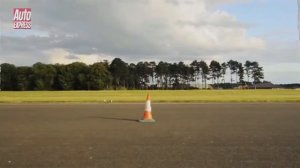 Разгон: БМВ 1-серии M Купе против Ауди RS3 Спортбек