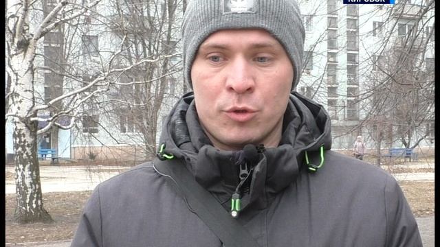 ТК «Родной». Специалисты коммунального предприятия продолжают борьбу с аварийными деревьями.
