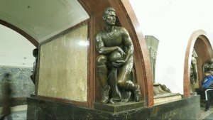 Скульптуры на станции "Площадь Революции" // ноябрь 2013