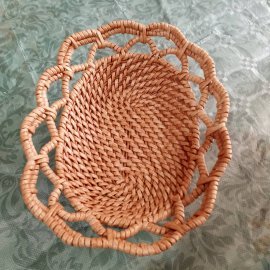 Вазочка для хлеба ( хлебница) из газетных трубочек корневое плетение