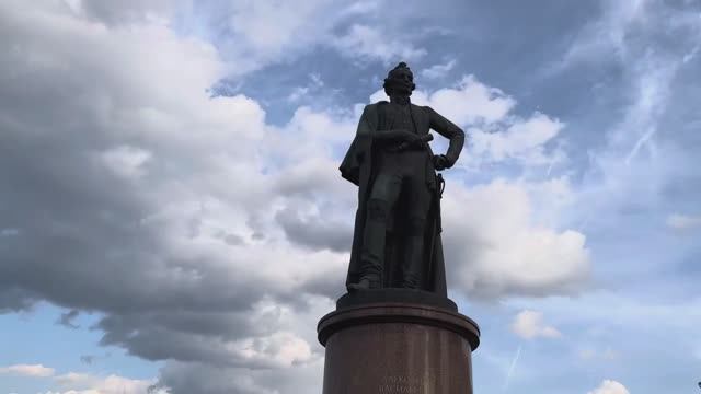 Памятник Суворову в Москве.
