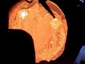 Машина Brokk 330 для демонтажных работ на металлургических заводах. Стальковш удаление пробки