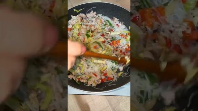 Спринг роллы с мясом и фунчозой.