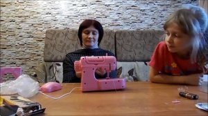 Вика Лайв. Детская швейная машинка. Шьет настоящими нитками
