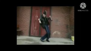 гопник танцует под три полоски