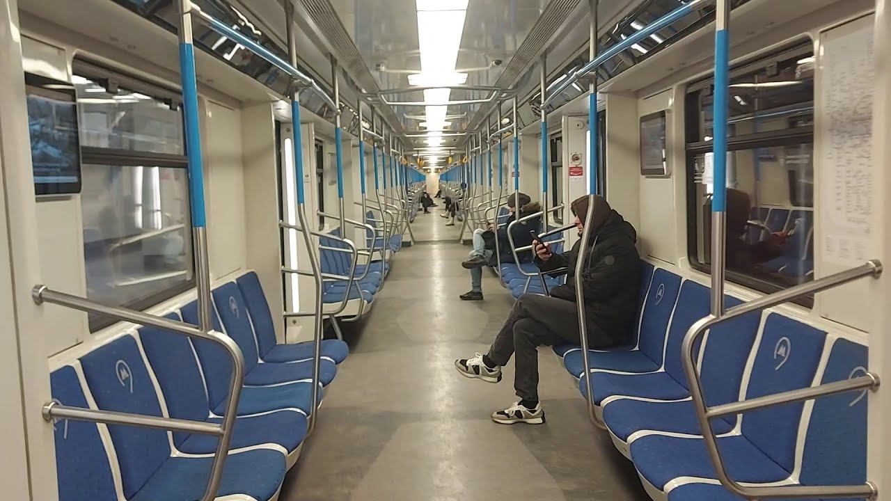 Салон вагона 81-766 электропоезда Московского Метрополитена (17.02.23)