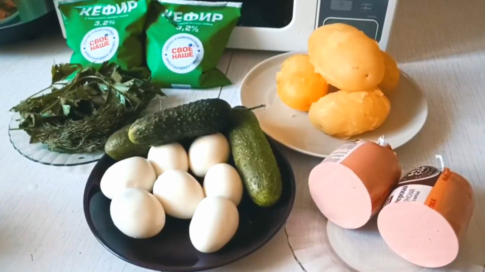 Рецепт вкусной окрошки на кефире / С колбасой и огурцами / Папа на кухне