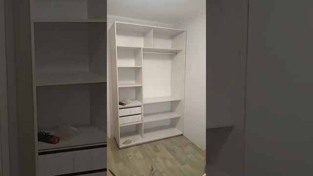 Київ. Шафа купе в маленьку кімнату