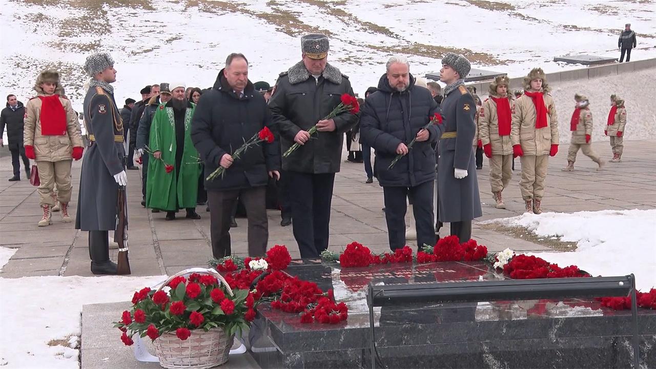 Бессмертный подвиг защитников Сталинграда вспоминают по всей стране