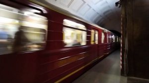 Прибытие 81717/714 "Красная стрела" на станцию Чистые пруды