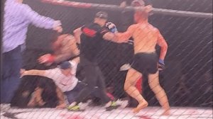 "ТЫ ПОСТУПИЛ ПОДЛО!" Коваленко vs Бобрышев: КИПИШ ПОСЛЕ БОЯ / ТОЛПА В КЛЕТКЕ!