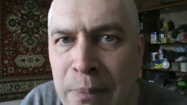 ПОЁТ