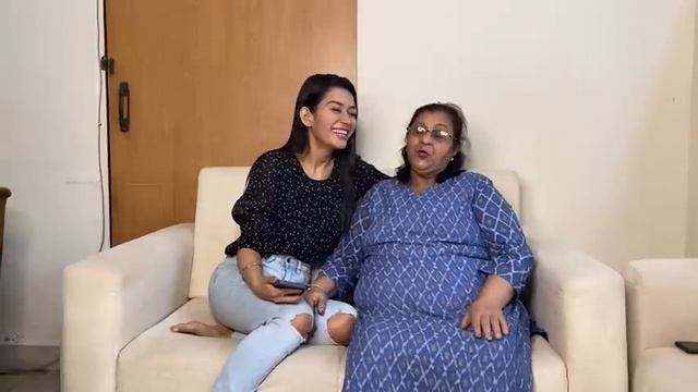 My mom reacts to my Instagram pictures | Dhruvi Nanda смотреть онлайн