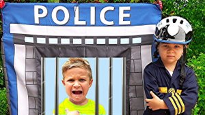 Diana and Roma Pretend Play Police