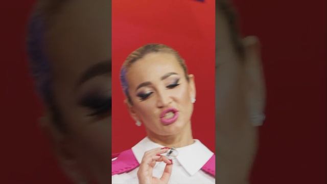 Видео, как фанат Бузовой трогает её за попу смотреть онлайн