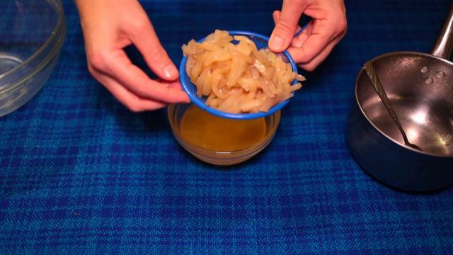 Only 250 ml of milk is needed! Golden thin pancakes with delicious pear filling! смотреть онлайн