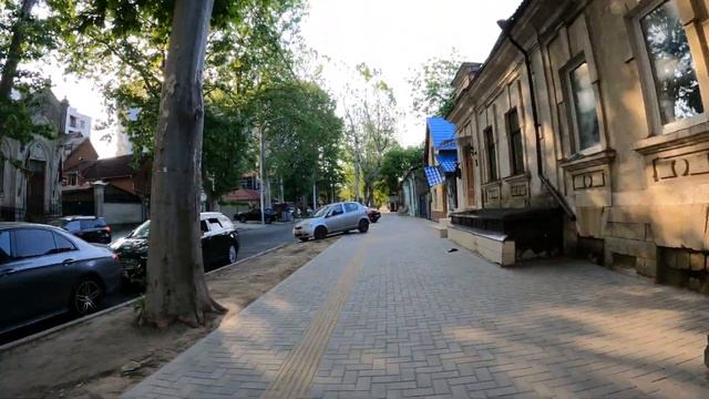 30.06.23 Вечерняя поездка на велосипеде по Кишинёву (улицы Тигина, А. Матеевич, парк Долина Роз) смотреть онлайн