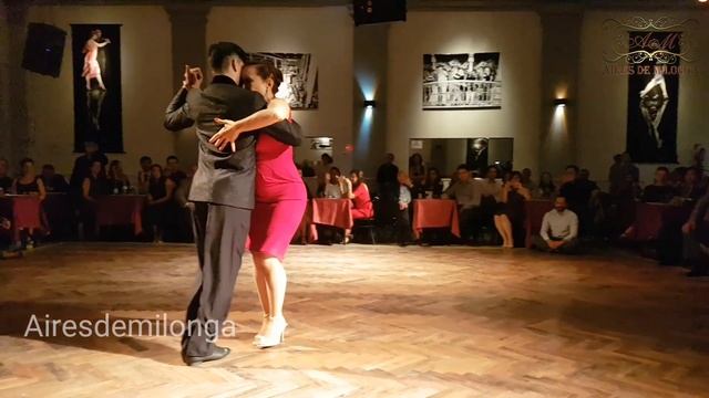 Tango exhibición en Salón Canning, Corina deLa Rosa, Alejandro Andrian, La Juan D'Arienzo смотреть онлайн