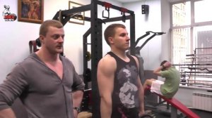 Губин раскачивает бицепсы и спину, Тролль руководит! 2/2